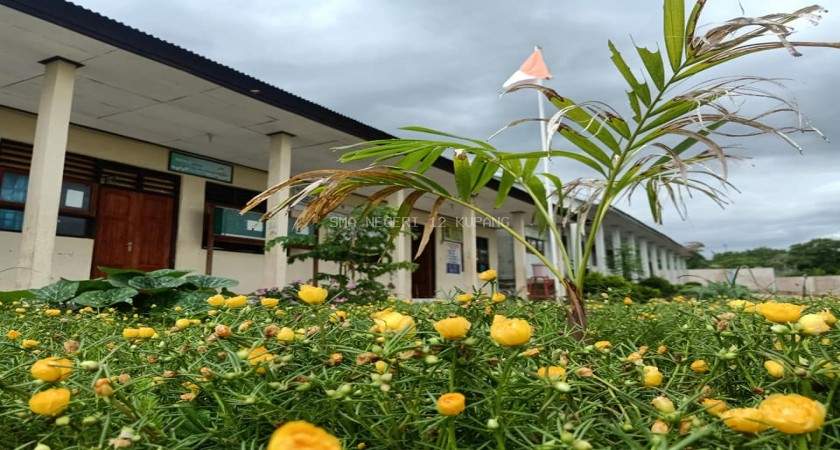 Alex Suni S.Pd. M.Pd, Kepala Sekolah SMAN 12 Kupang Sukseskan Pembelajaran Dengan Metode Elearning